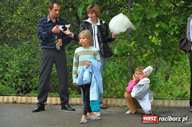 Zdjęcie w galerii na portalu naszraciborz.pl: Biskup święcił pojazdy z trójkołowca wiadomości z regionu