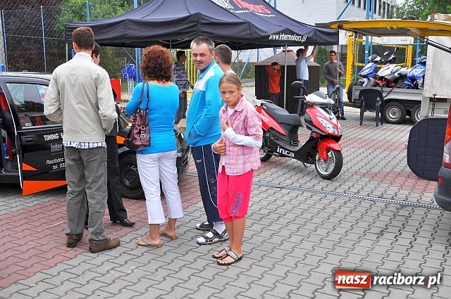 Zdjęcie w galerii na portalu naszraciborz.pl: Biskup święcił pojazdy z trójkołowca wiadomości z regionu