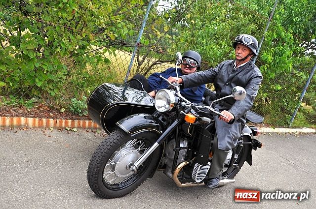 Zdjęcie w galerii na portalu naszraciborz.pl: Biskup święcił pojazdy z trójkołowca wiadomości z regionu