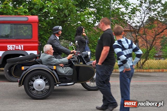 Zdjęcie w galerii na portalu naszraciborz.pl: Biskup święcił pojazdy z trójkołowca wiadomości z regionu