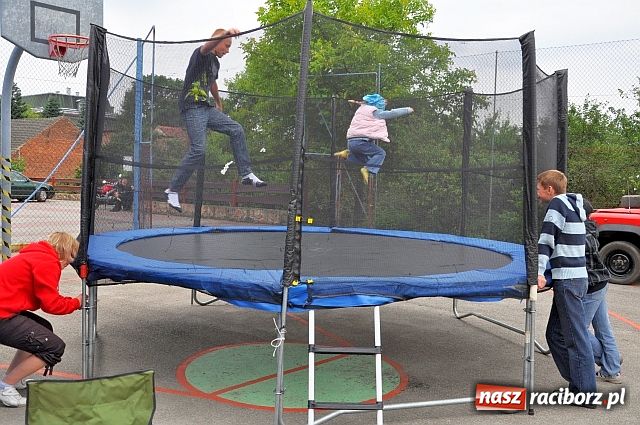 Zdjęcie w galerii na portalu naszraciborz.pl: Biskup święcił pojazdy z trójkołowca wiadomości z regionu