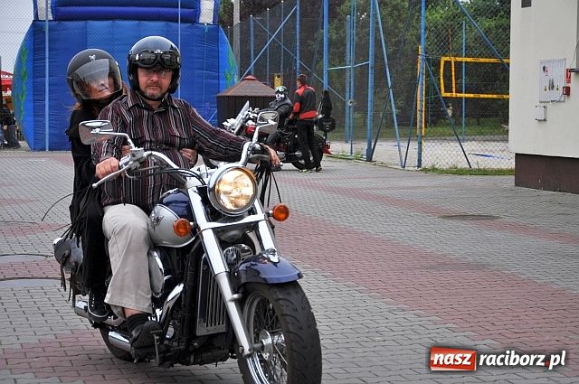 Zdjęcie w galerii na portalu naszraciborz.pl: Biskup święcił pojazdy z trójkołowca wiadomości z regionu