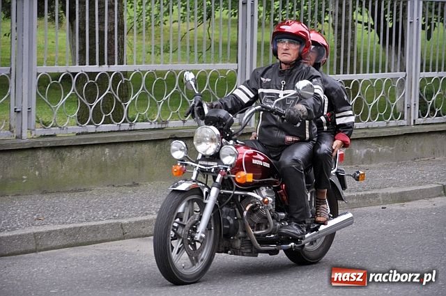 Zdjęcie w galerii na portalu naszraciborz.pl: Biskup święcił pojazdy z trójkołowca wiadomości z regionu