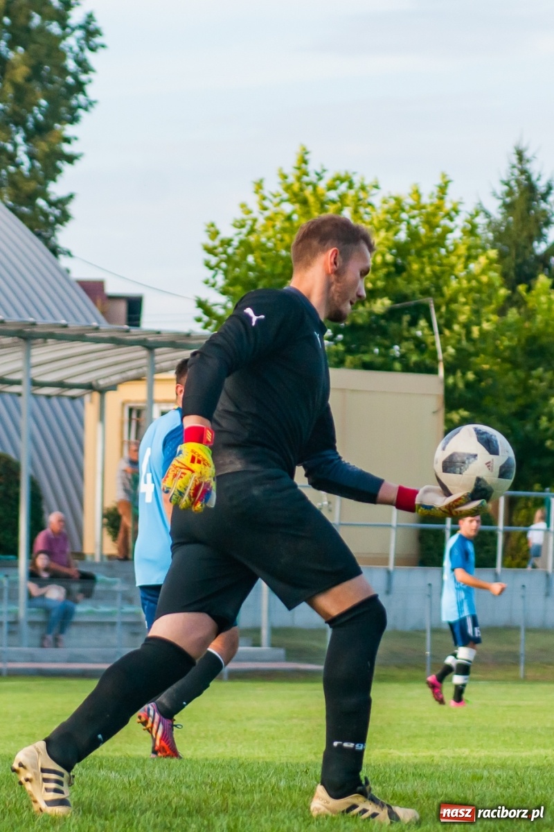 Zdjęcie w galerii na portalu naszraciborz.pl: Jak Feniks z popiołów. Chałupki pokonały Rudy [FOTO i WIDEO] wiadomości z regionu