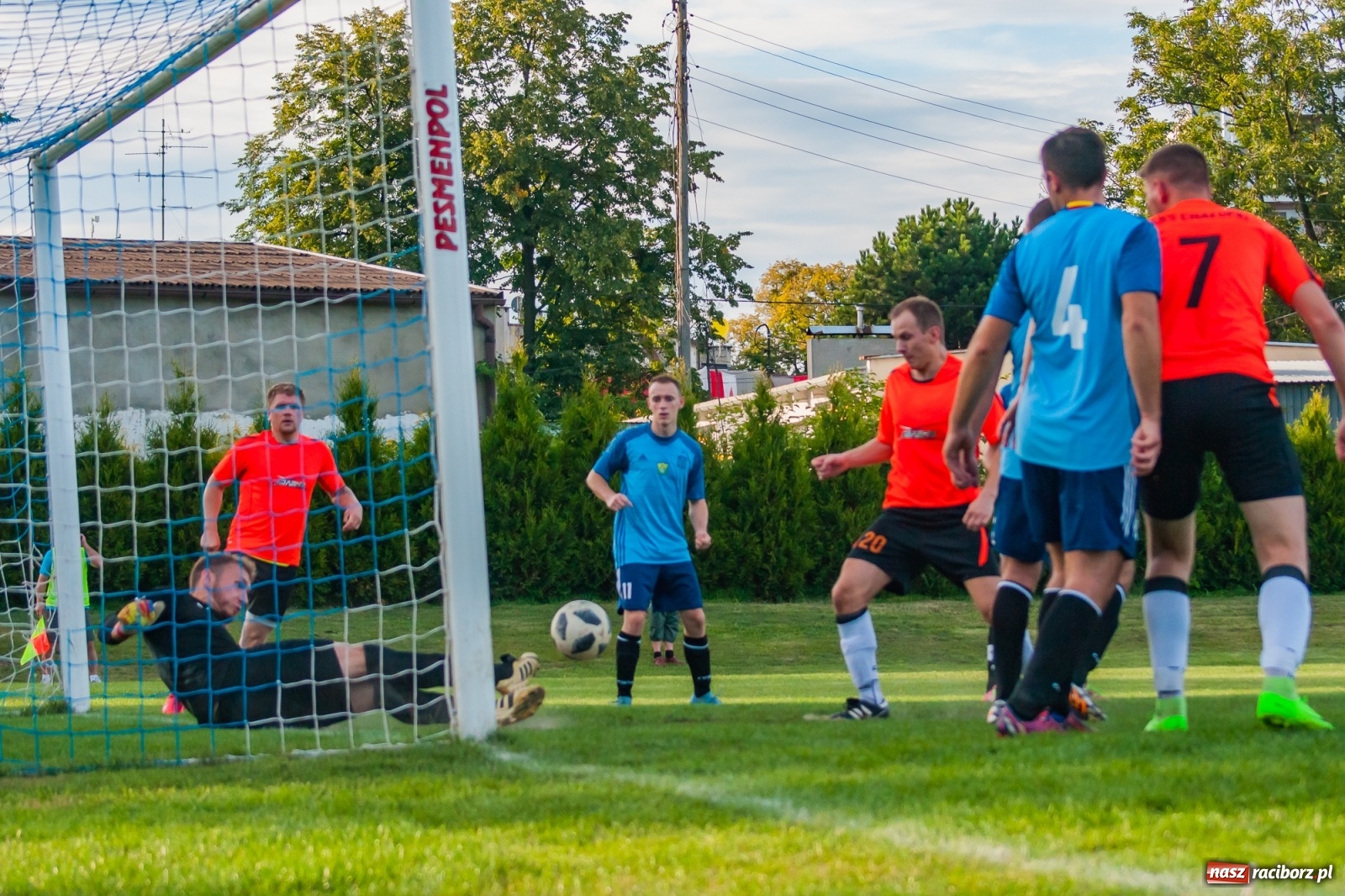 Zdjęcie w galerii na portalu naszraciborz.pl: Jak Feniks z popiołów. Chałupki pokonały Rudy [FOTO i WIDEO] wiadomości z regionu