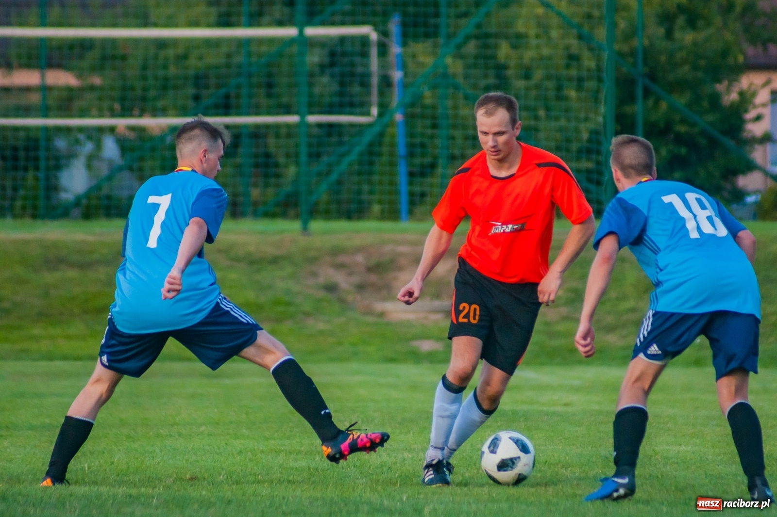 Zdjęcie w galerii na portalu naszraciborz.pl: Jak Feniks z popiołów. Chałupki pokonały Rudy [FOTO i WIDEO] wiadomości z regionu
