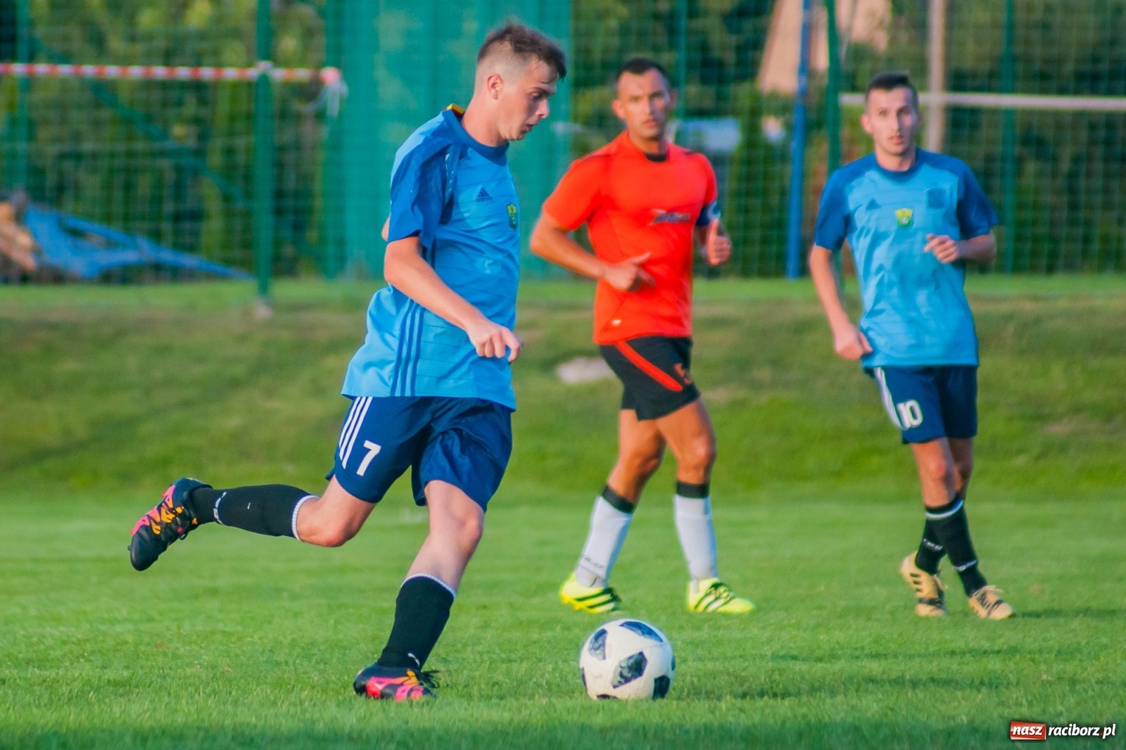 Zdjęcie w galerii na portalu naszraciborz.pl: Jak Feniks z popiołów. Chałupki pokonały Rudy [FOTO i WIDEO] wiadomości z regionu