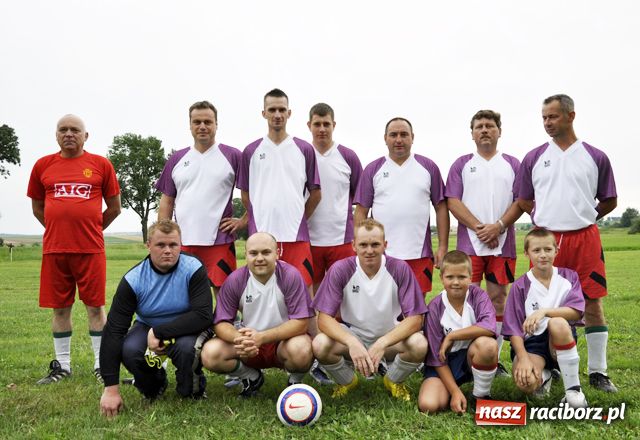 Zdjęcie w galerii na portalu naszraciborz.pl: 7:7 w meczu pokoleń w Bojanowie wiadomości z regionu