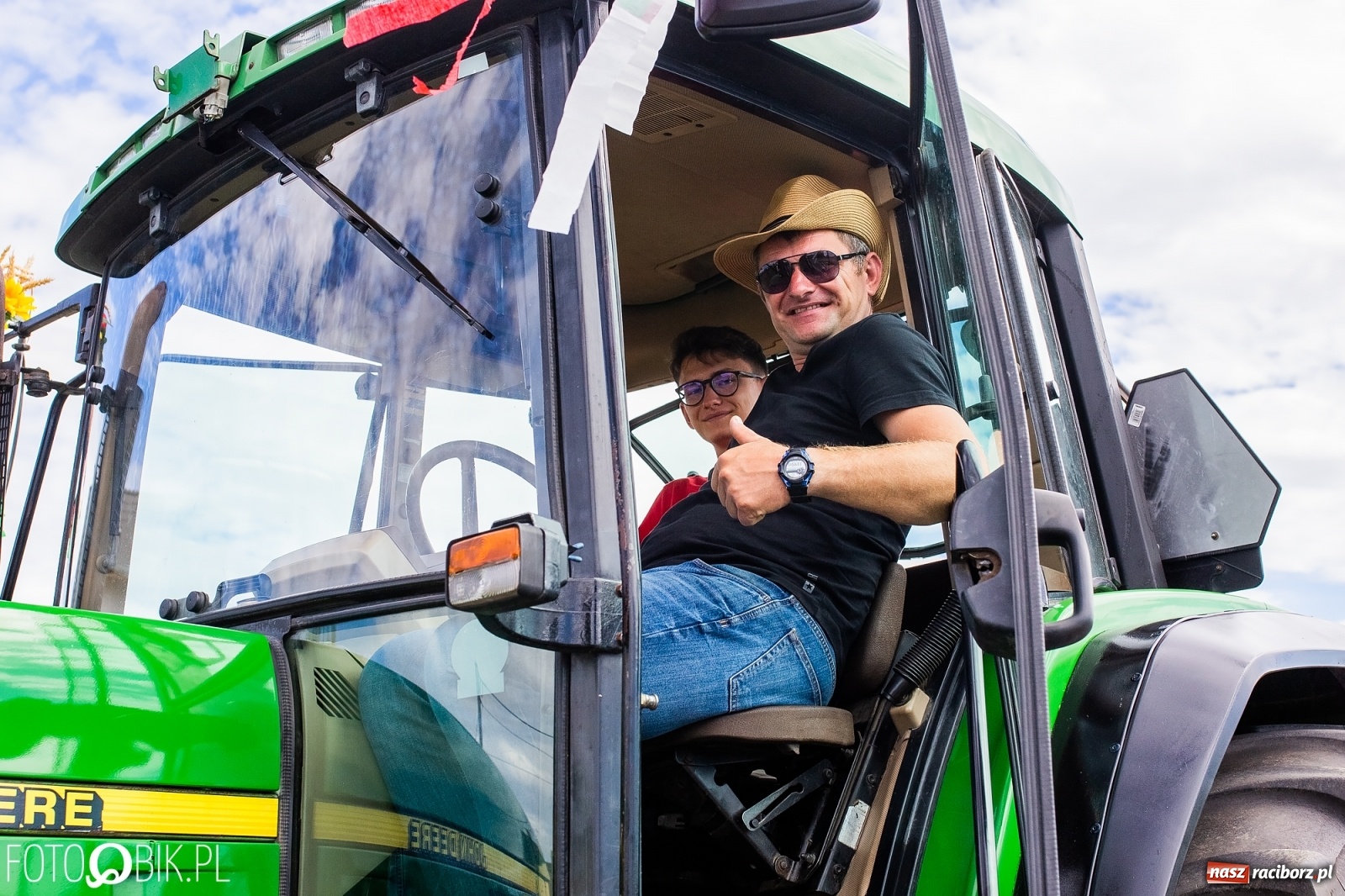 Zdjęcie w galerii na portalu naszraciborz.pl: Kolorowy korowód dożynkowy w Makowie [FOTO i WIDEO] wiadomości z regionu