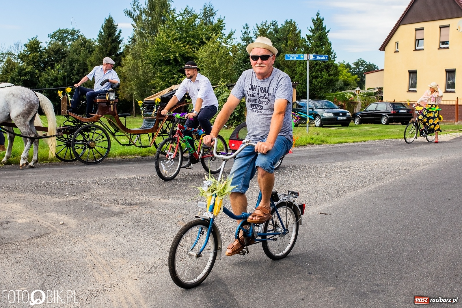 Zdjęcie w galerii na portalu naszraciborz.pl: Kolorowy korowód dożynkowy w Makowie [FOTO i WIDEO] wiadomości z regionu