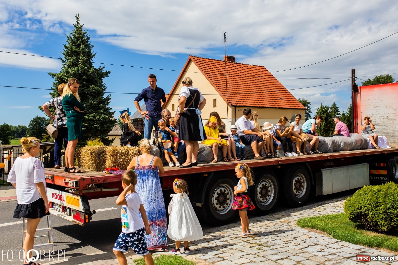 Zdjęcie w galerii na portalu naszraciborz.pl: Kolorowy korowód dożynkowy w Makowie [FOTO i WIDEO] wiadomości z regionu