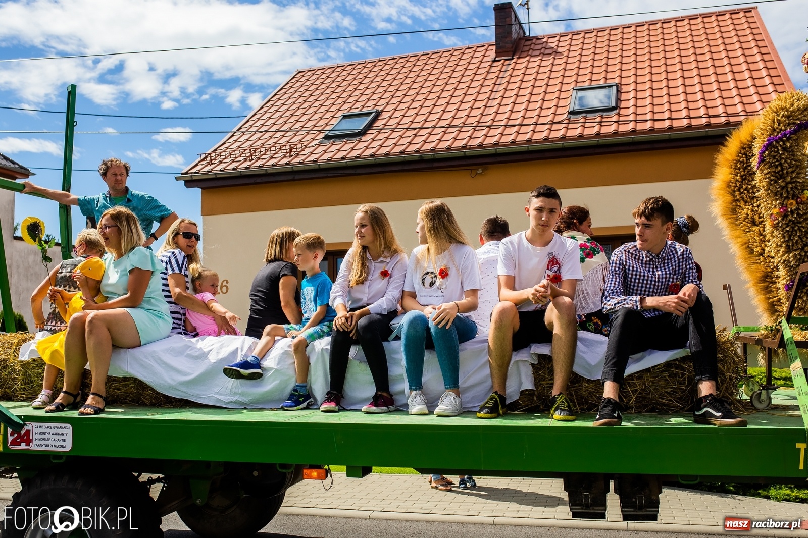 Zdjęcie w galerii na portalu naszraciborz.pl: Kolorowy korowód dożynkowy w Makowie [FOTO i WIDEO] wiadomości z regionu