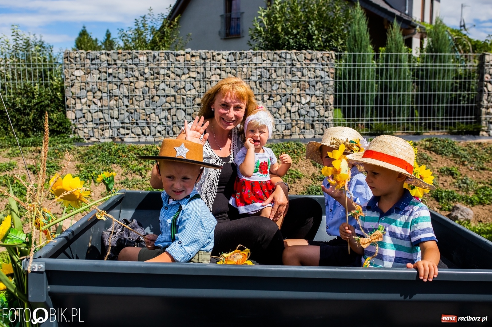 Zdjęcie w galerii na portalu naszraciborz.pl: Kolorowy korowód dożynkowy w Makowie [FOTO i WIDEO] wiadomości z regionu