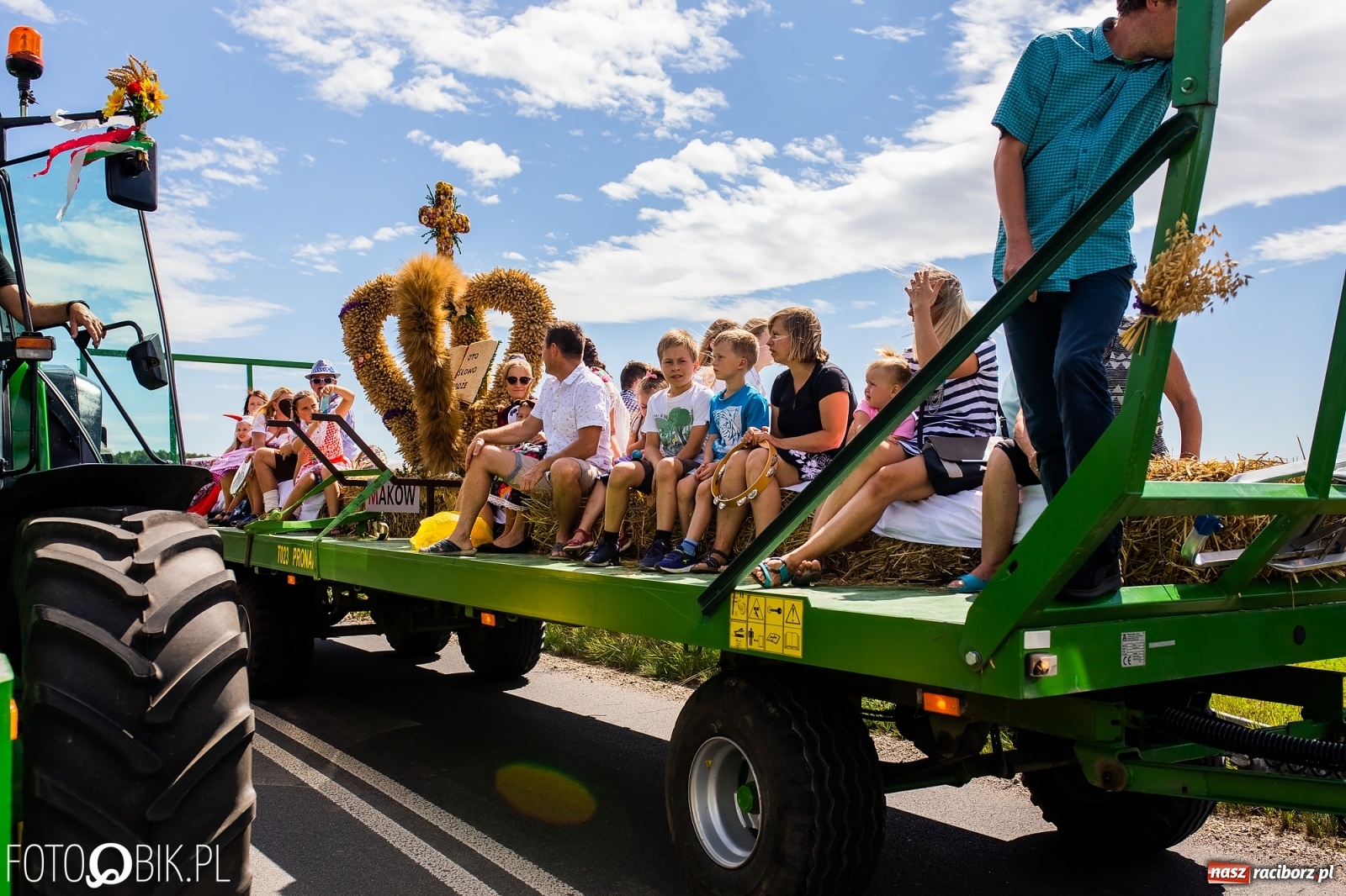 Zdjęcie w galerii na portalu naszraciborz.pl: Kolorowy korowód dożynkowy w Makowie [FOTO i WIDEO] wiadomości z regionu