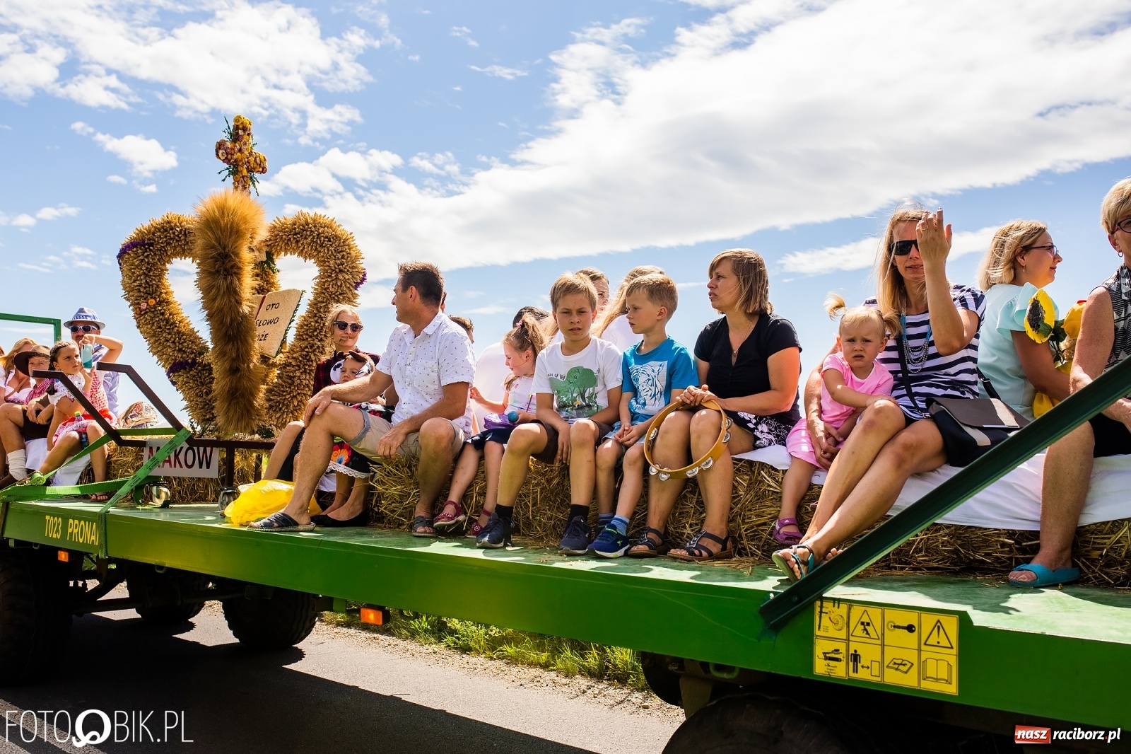 Zdjęcie w galerii na portalu naszraciborz.pl: Kolorowy korowód dożynkowy w Makowie [FOTO i WIDEO] wiadomości z regionu