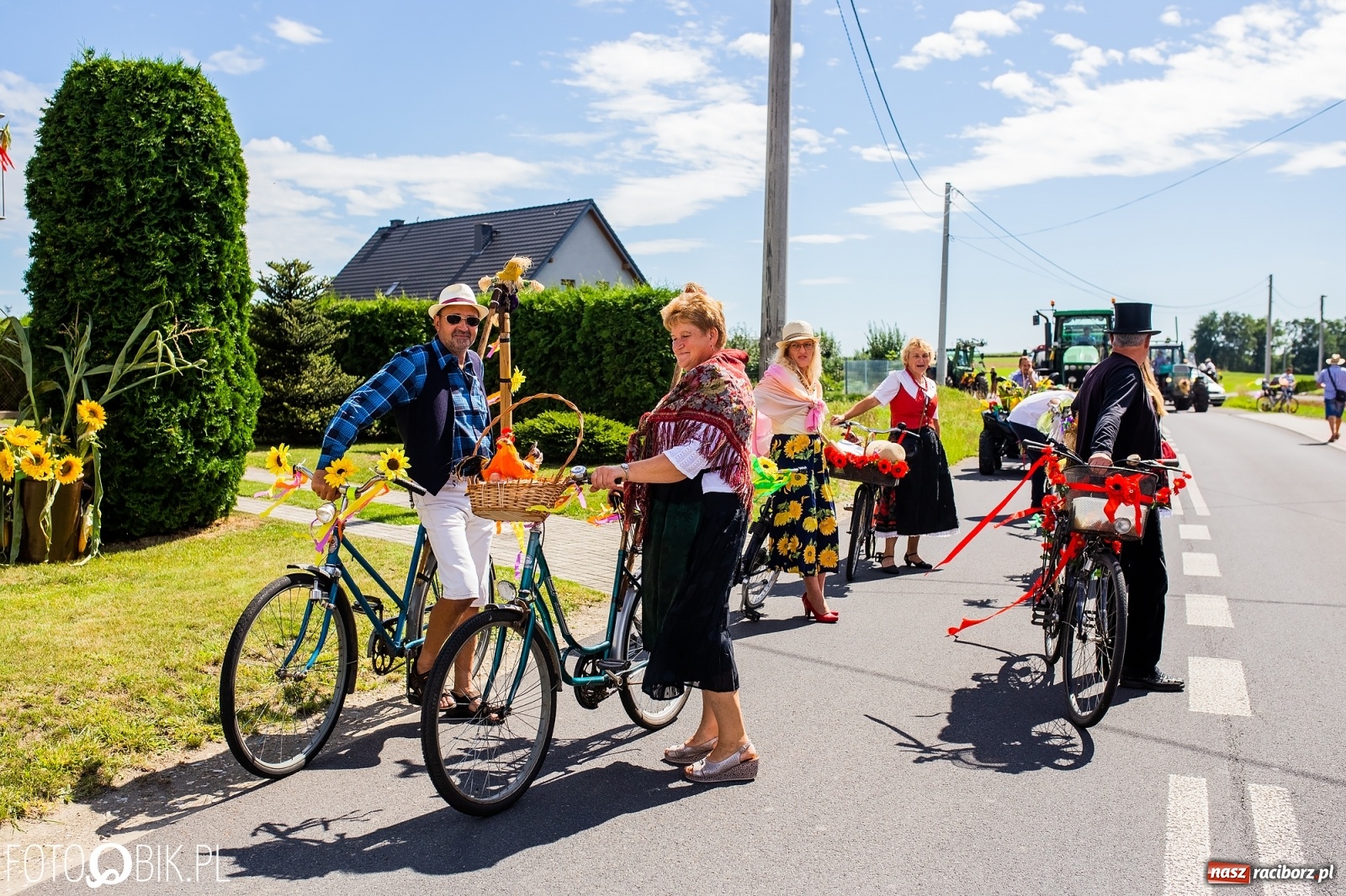 Zdjęcie w galerii na portalu naszraciborz.pl: Kolorowy korowód dożynkowy w Makowie [FOTO i WIDEO] wiadomości z regionu