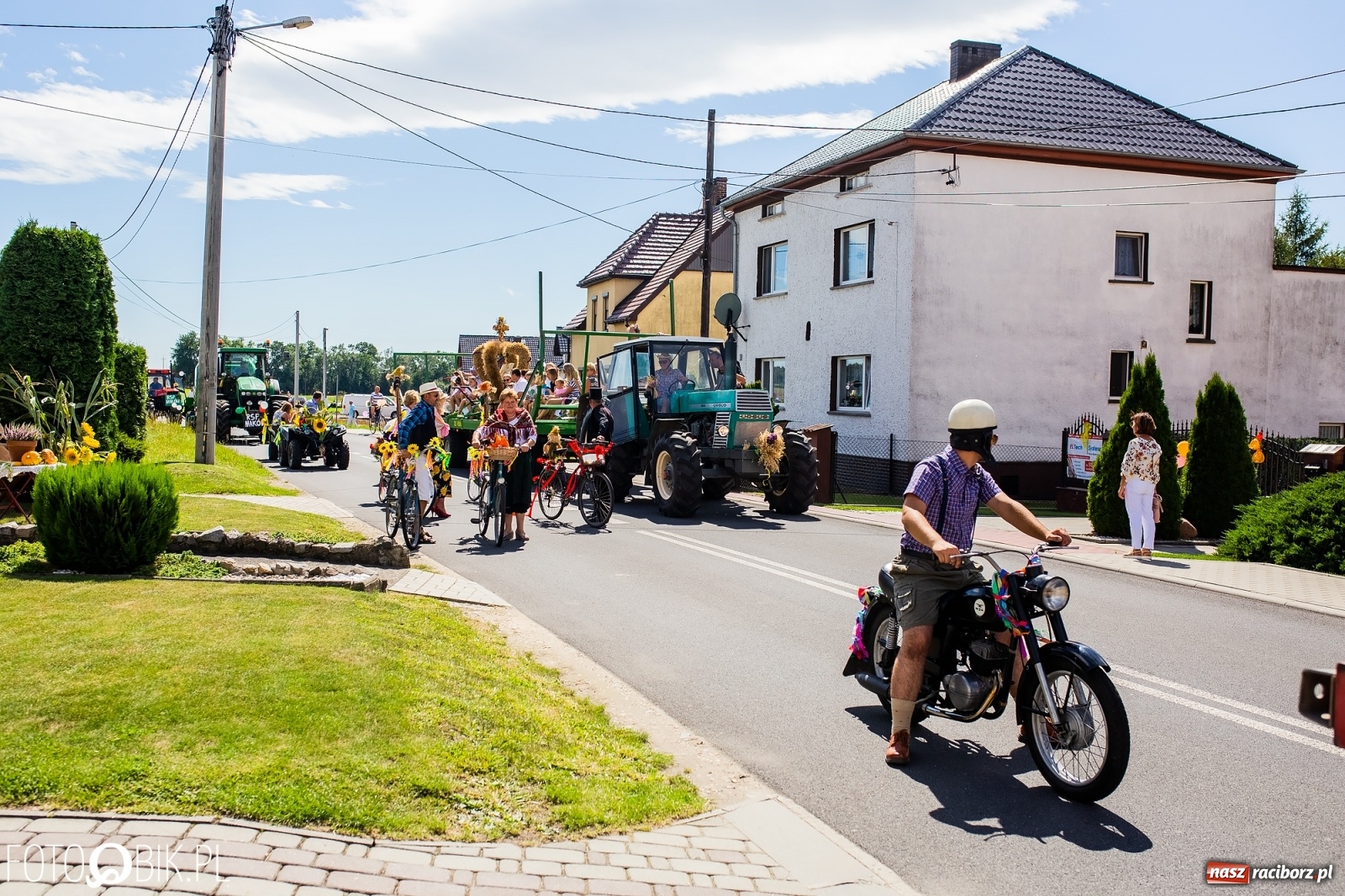 Zdjęcie w galerii na portalu naszraciborz.pl: Kolorowy korowód dożynkowy w Makowie [FOTO i WIDEO] wiadomości z regionu