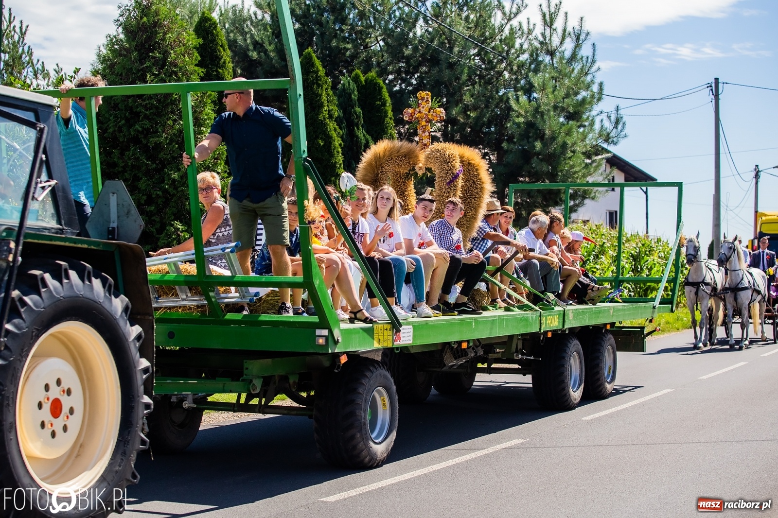 Zdjęcie w galerii na portalu naszraciborz.pl: Kolorowy korowód dożynkowy w Makowie [FOTO i WIDEO] wiadomości z regionu