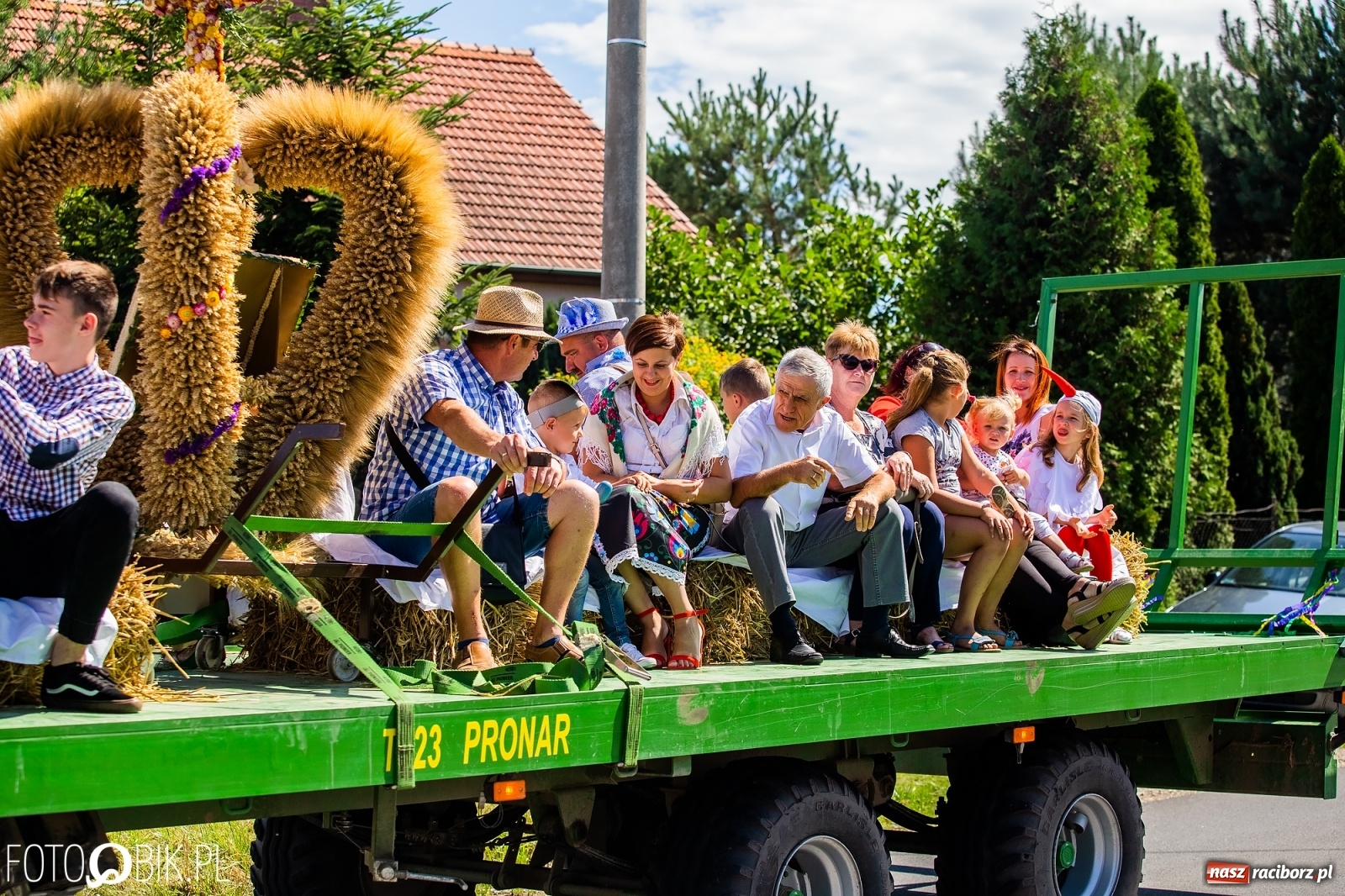 Zdjęcie w galerii na portalu naszraciborz.pl: Kolorowy korowód dożynkowy w Makowie [FOTO i WIDEO] wiadomości z regionu