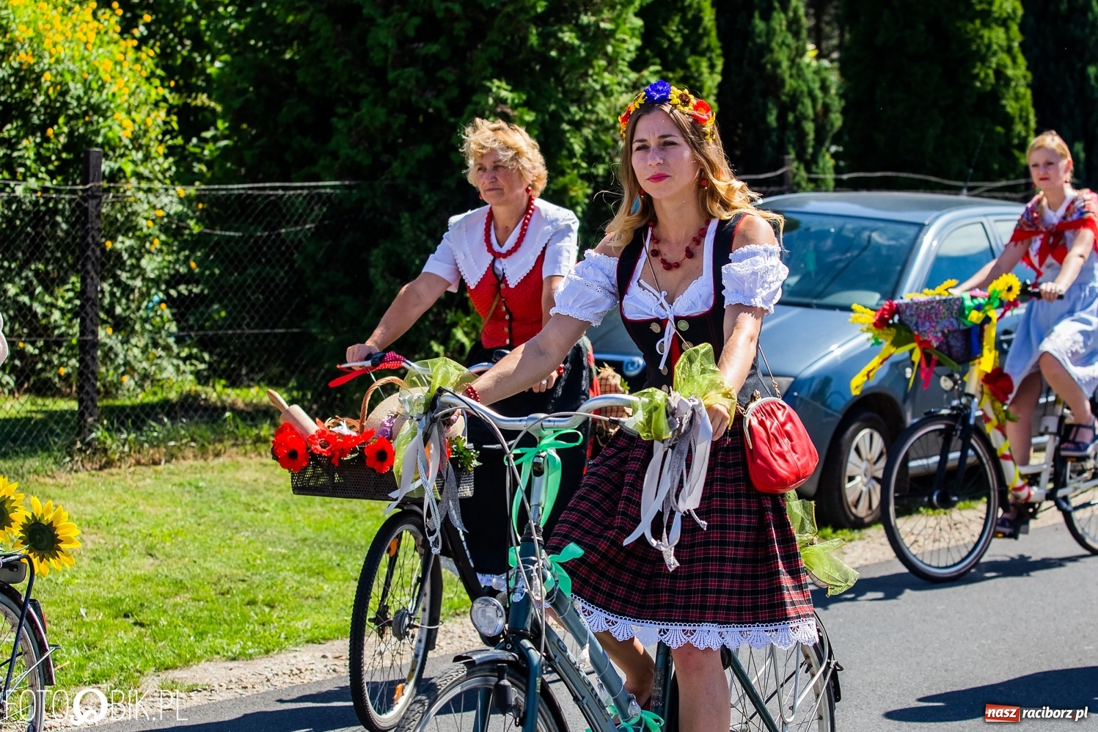 Zdjęcie w galerii na portalu naszraciborz.pl: Kolorowy korowód dożynkowy w Makowie [FOTO i WIDEO] wiadomości z regionu