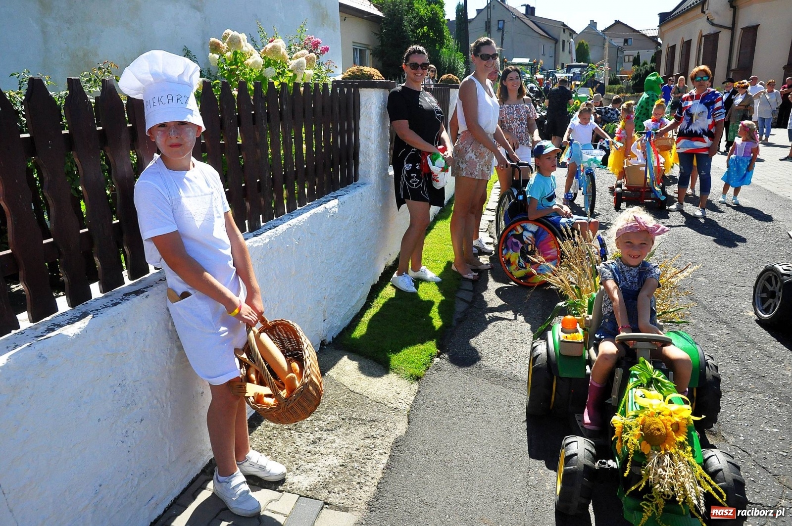 Zdjęcie w galerii na portalu naszraciborz.pl: Dożynki 2019. Chcemy żyć! Roszków wolny od GMO [FOTO i WIDEO] wiadomości z regionu