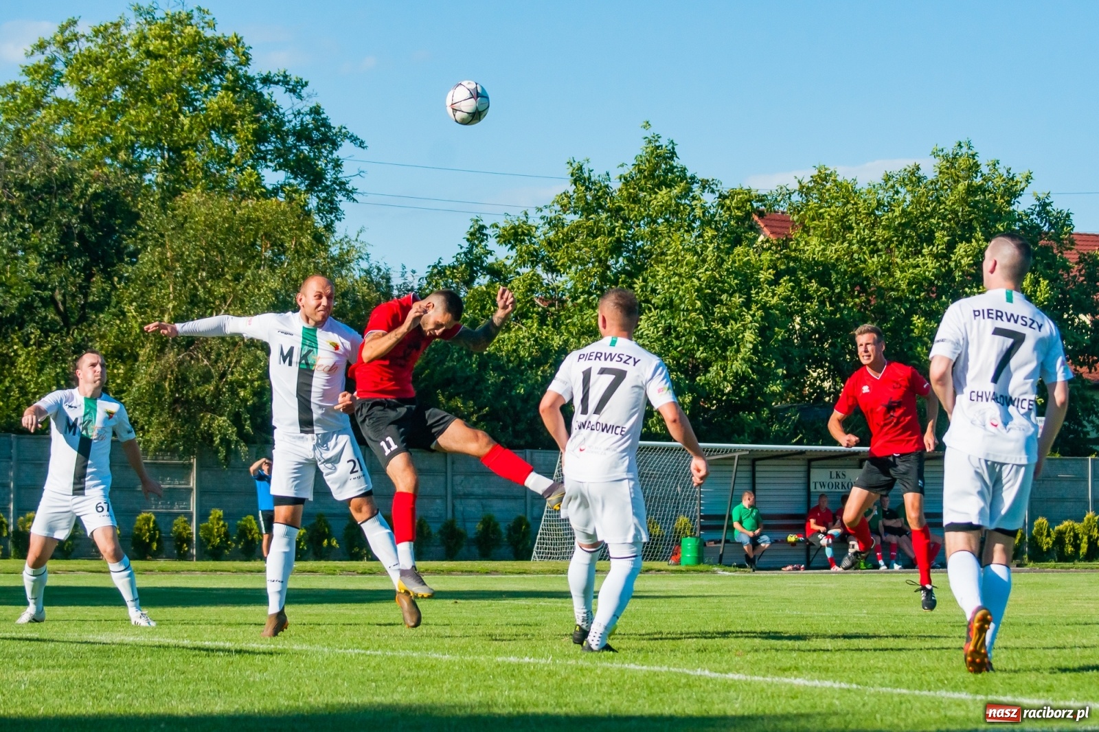 Zdjęcie w galerii na portalu naszraciborz.pl: Dreszczowiec w Tworkowie. Gospodarze z pierwszą wygraną [FOTO i WIDEO] wiadomości z regionu