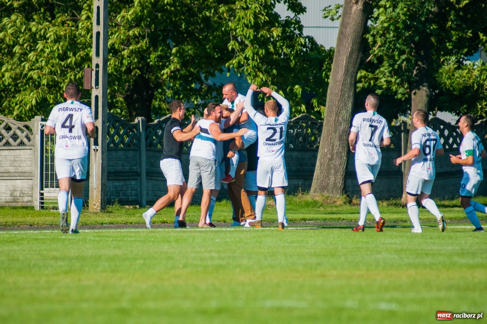 Zdjęcie w galerii na portalu naszraciborz.pl: Dreszczowiec w Tworkowie. Gospodarze z pierwszą wygraną [FOTO i WIDEO] wiadomości z regionu