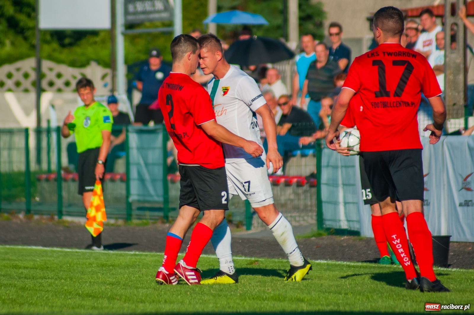 Zdjęcie w galerii na portalu naszraciborz.pl: Dreszczowiec w Tworkowie. Gospodarze z pierwszą wygraną [FOTO i WIDEO] wiadomości z regionu