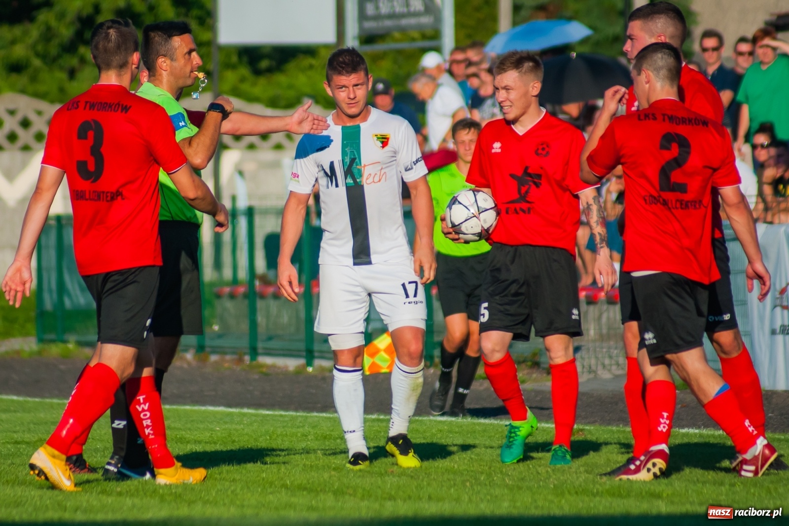 Zdjęcie w galerii na portalu naszraciborz.pl: Dreszczowiec w Tworkowie. Gospodarze z pierwszą wygraną [FOTO i WIDEO] wiadomości z regionu