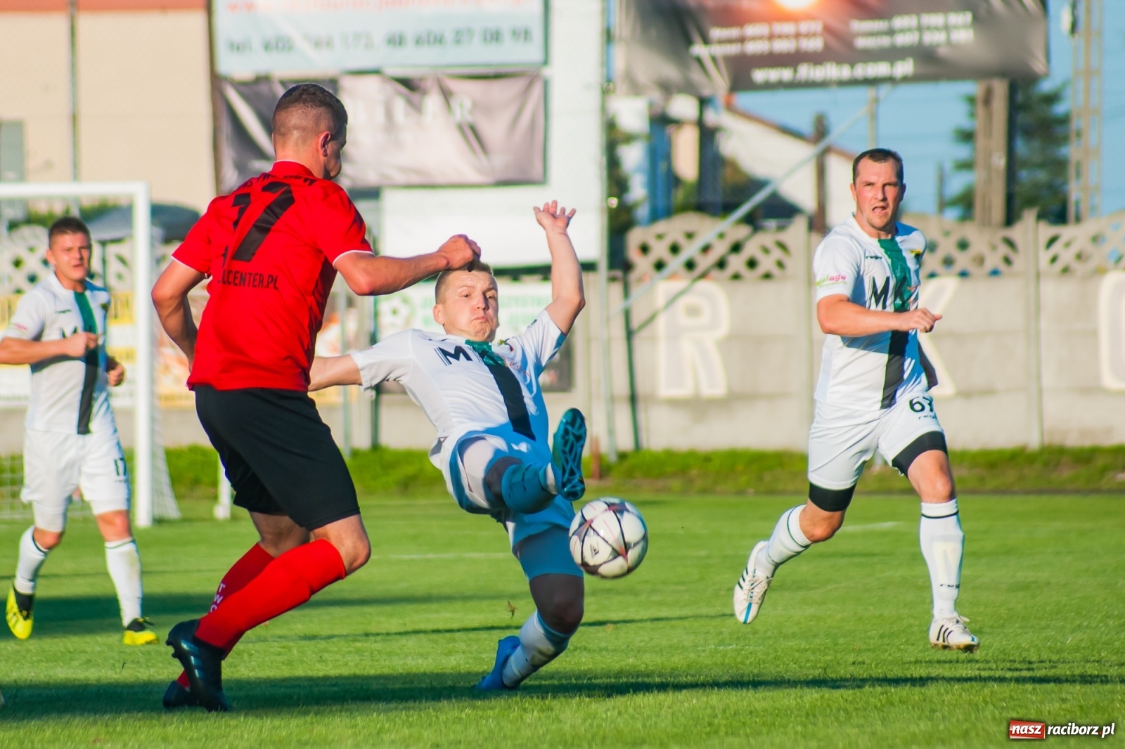 Zdjęcie w galerii na portalu naszraciborz.pl: Dreszczowiec w Tworkowie. Gospodarze z pierwszą wygraną [FOTO i WIDEO] wiadomości z regionu