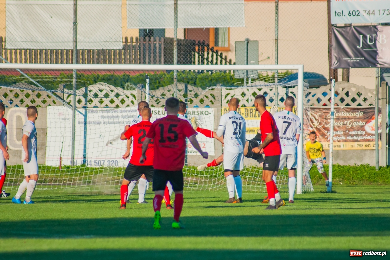 Zdjęcie w galerii na portalu naszraciborz.pl: Dreszczowiec w Tworkowie. Gospodarze z pierwszą wygraną [FOTO i WIDEO] wiadomości z regionu