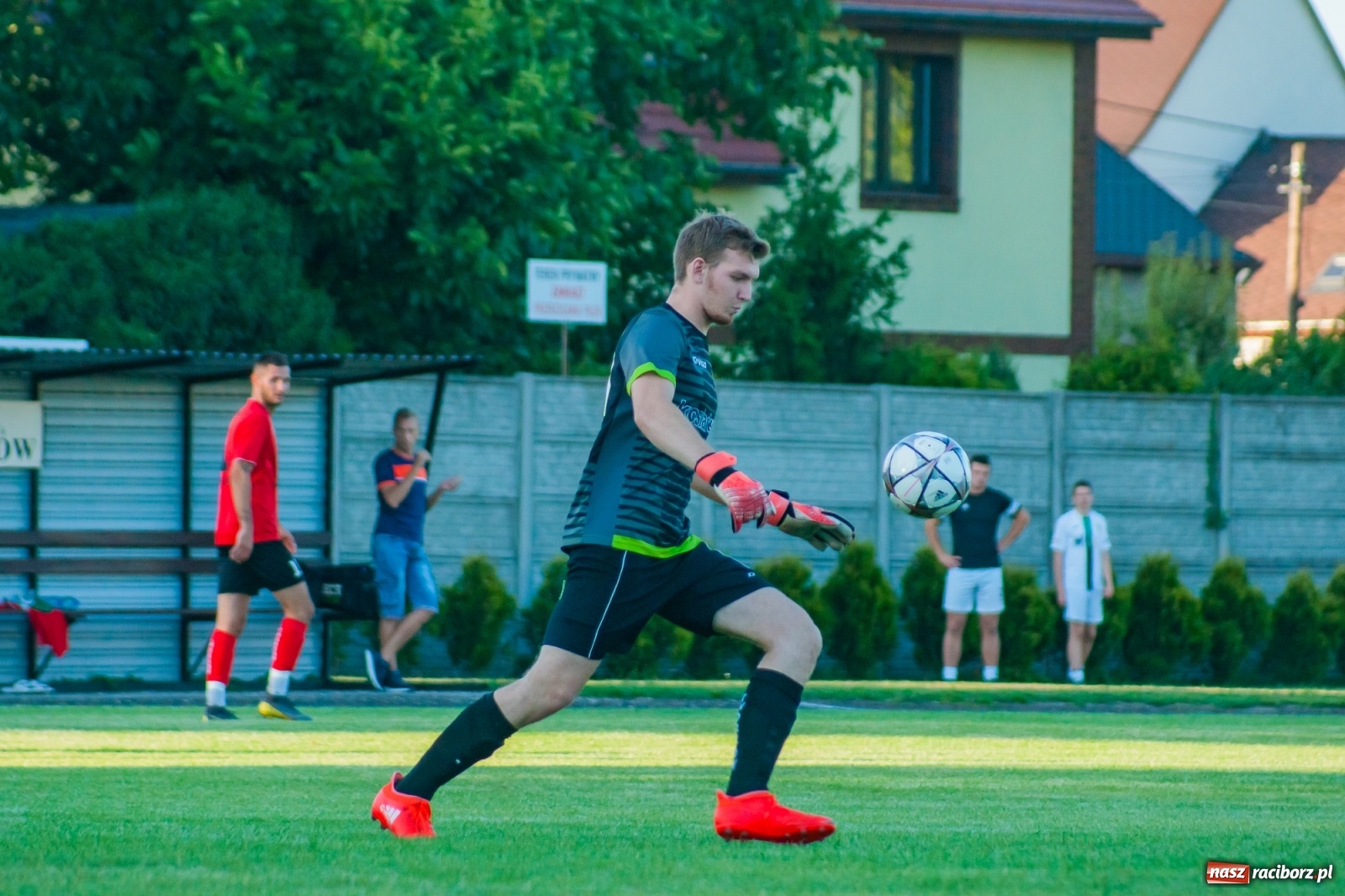 Zdjęcie w galerii na portalu naszraciborz.pl: Dreszczowiec w Tworkowie. Gospodarze z pierwszą wygraną [FOTO i WIDEO] wiadomości z regionu