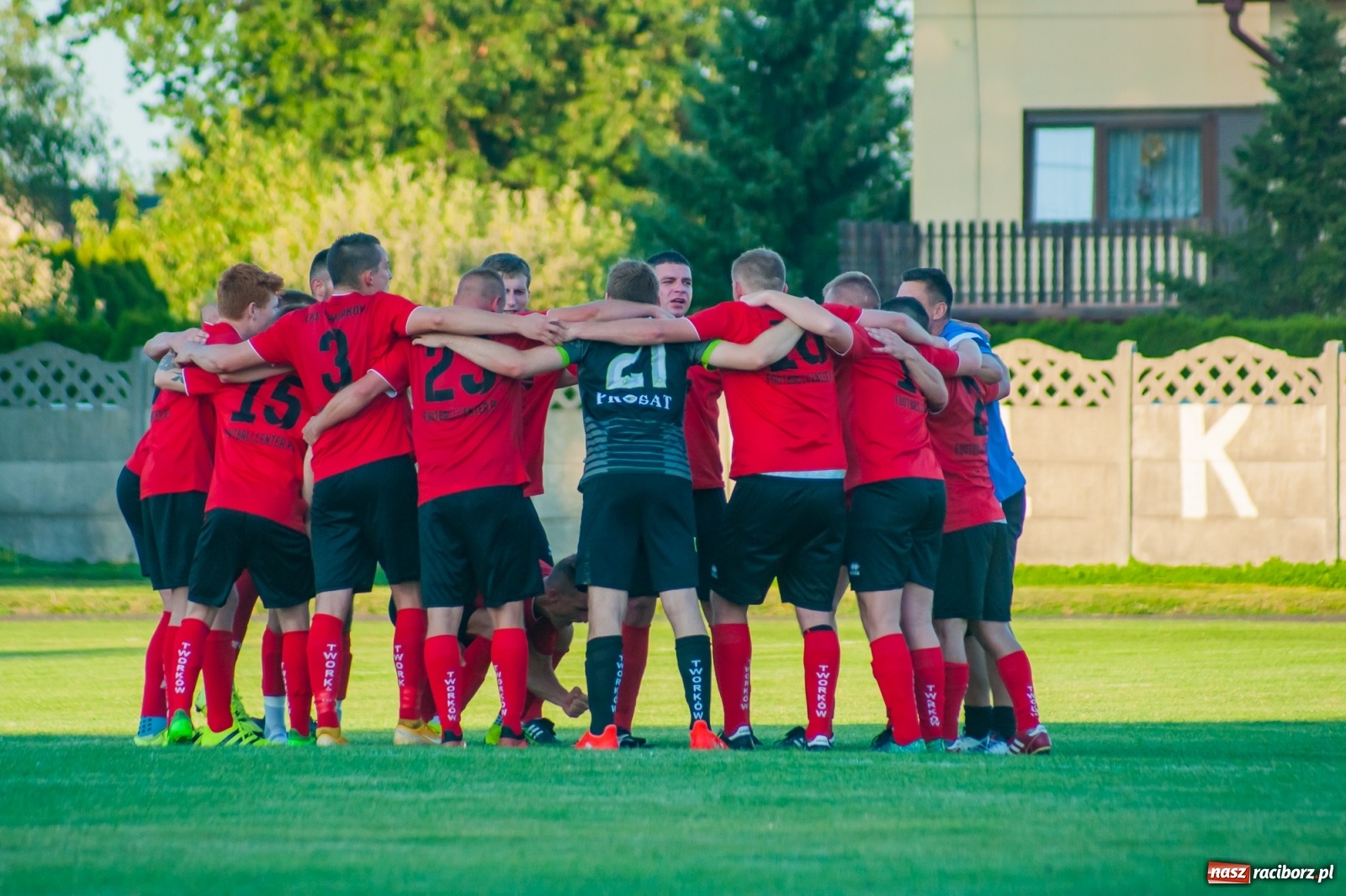 Zdjęcie w galerii na portalu naszraciborz.pl: Dreszczowiec w Tworkowie. Gospodarze z pierwszą wygraną [FOTO i WIDEO] wiadomości z regionu