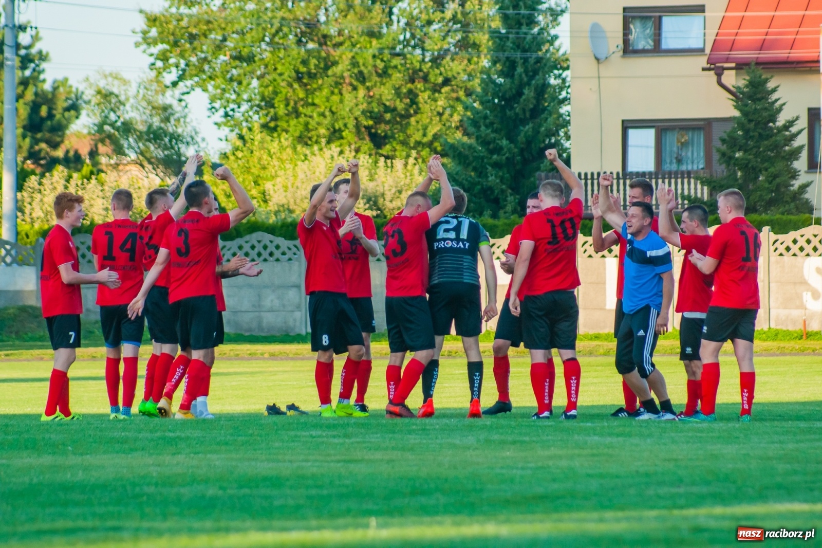 Zdjęcie w galerii na portalu naszraciborz.pl: Dreszczowiec w Tworkowie. Gospodarze z pierwszą wygraną [FOTO i WIDEO] wiadomości z regionu
