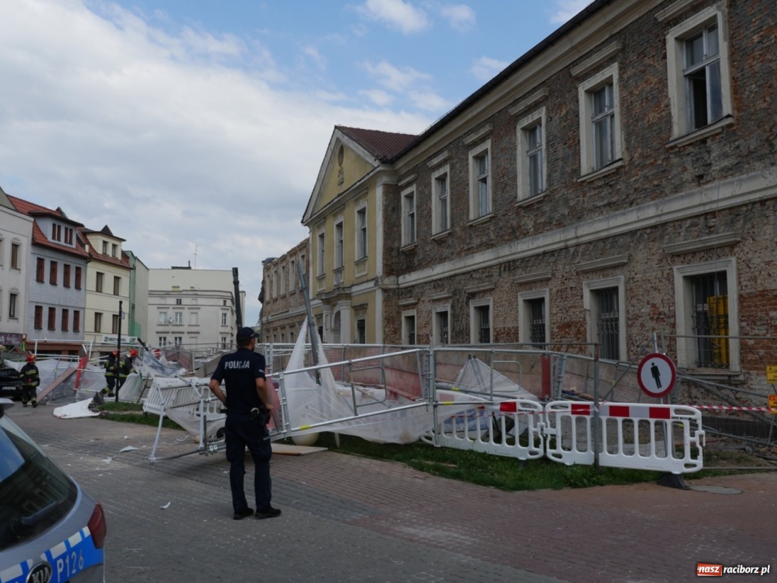 Zdjęcie w galerii na portalu naszraciborz.pl: W Wodzisławiu Śląskim runęło rusztowanie [FOTO]  wiadomości z regionu