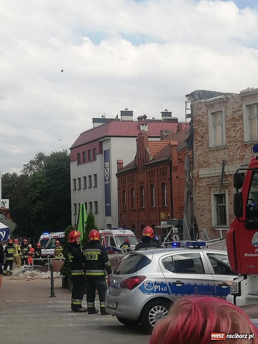 Zdjęcie w galerii na portalu naszraciborz.pl: W Wodzisławiu Śląskim runęło rusztowanie [FOTO]  wiadomości z regionu