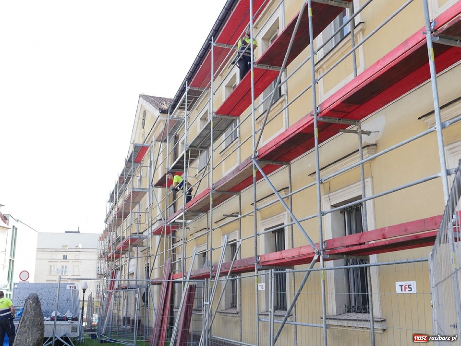 Zdjęcie w galerii na portalu naszraciborz.pl: W Wodzisławiu Śląskim runęło rusztowanie [FOTO]  wiadomości z regionu