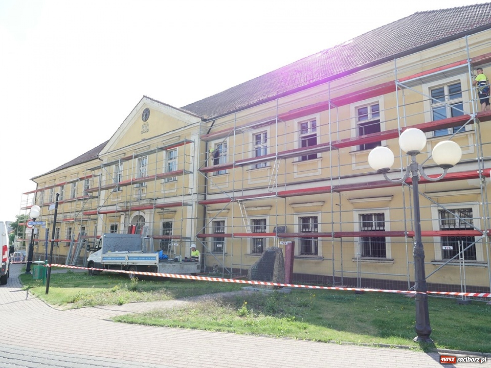 Zdjęcie w galerii na portalu naszraciborz.pl: W Wodzisławiu Śląskim runęło rusztowanie [FOTO]  wiadomości z regionu