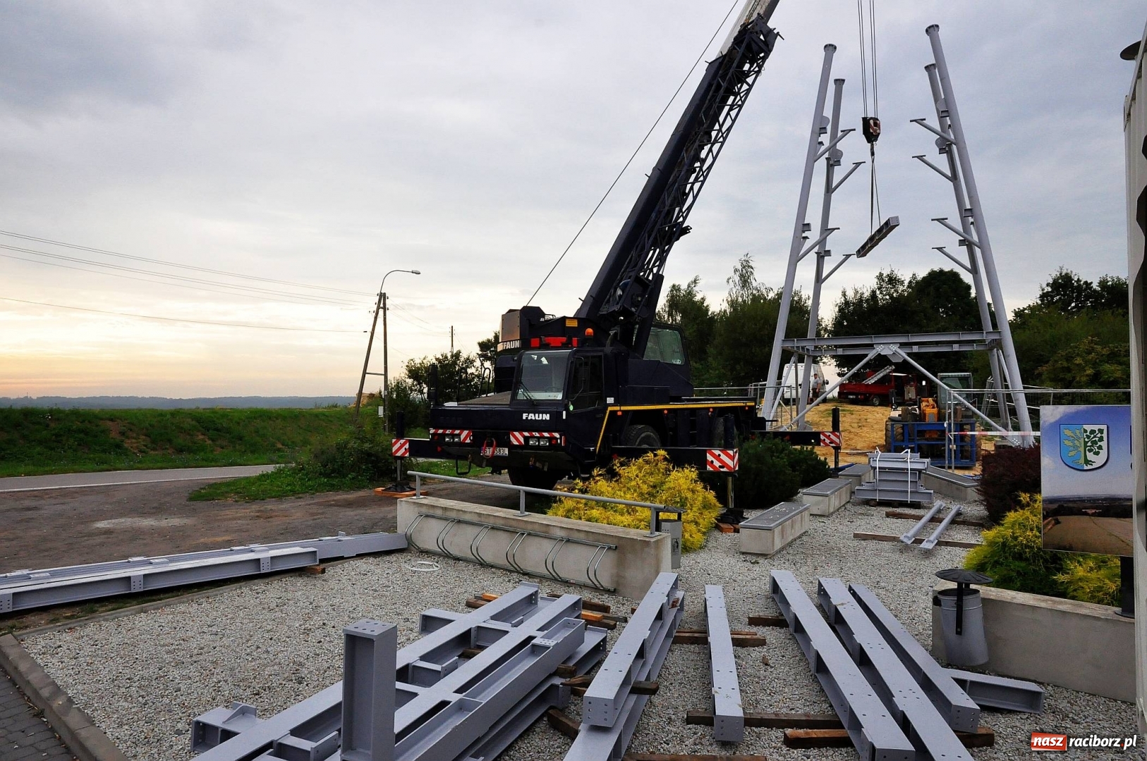 Zdjęcie w galerii na portalu naszraciborz.pl: Trwa budowa wieży widokowej w Pogrzebieniu [FOTO] wiadomości z regionu