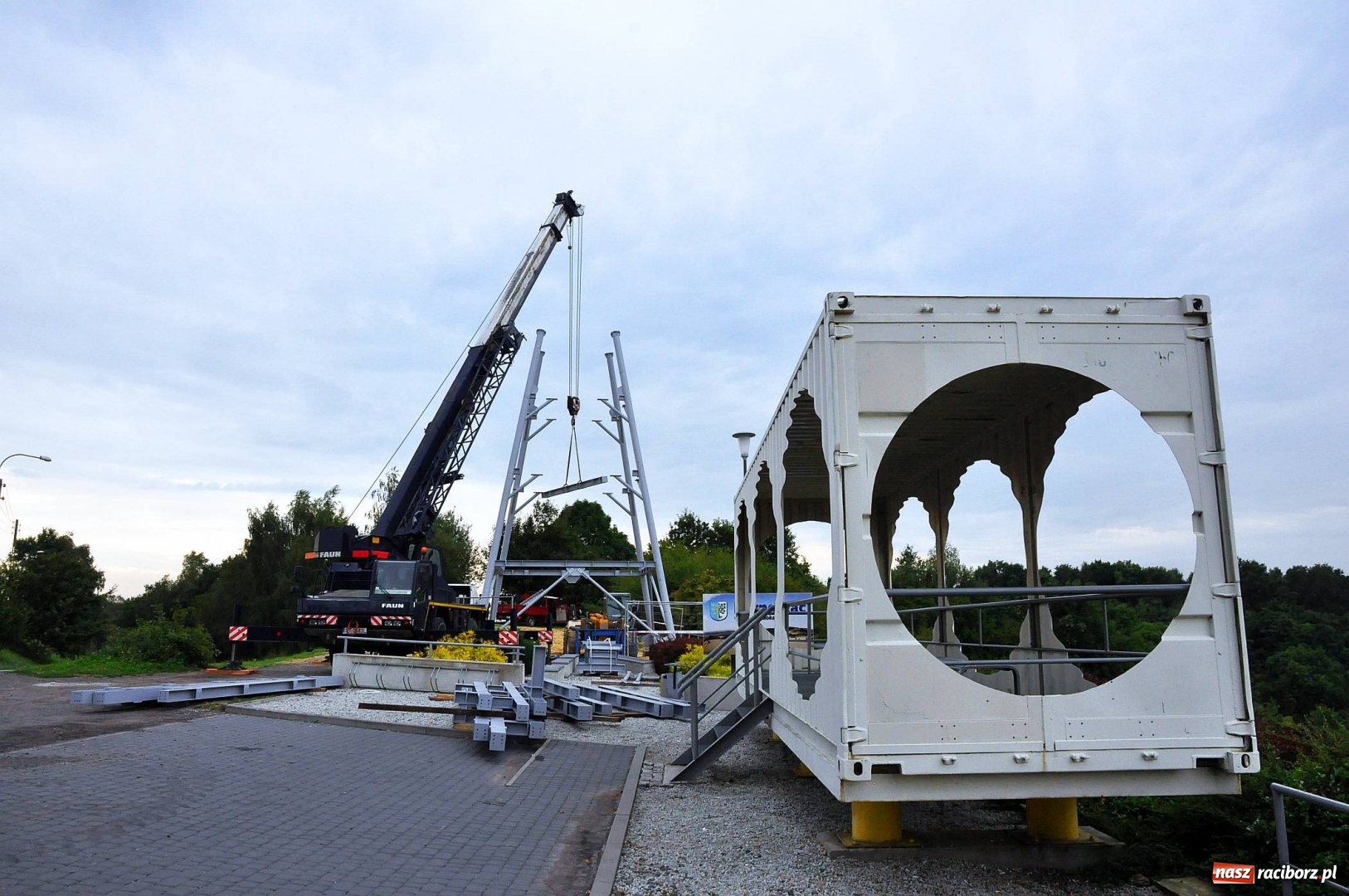 Zdjęcie w galerii na portalu naszraciborz.pl: Trwa budowa wieży widokowej w Pogrzebieniu [FOTO] wiadomości z regionu