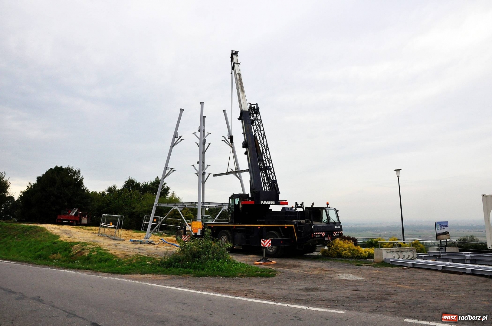 Zdjęcie w galerii na portalu naszraciborz.pl: Trwa budowa wieży widokowej w Pogrzebieniu [FOTO] wiadomości z regionu