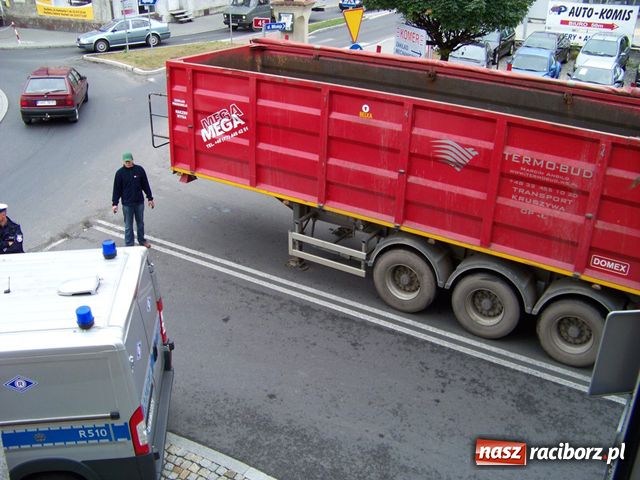 Zdjęcie w galerii na portalu naszraciborz.pl: TIR zgubił przyczepę wiadomości z regionu