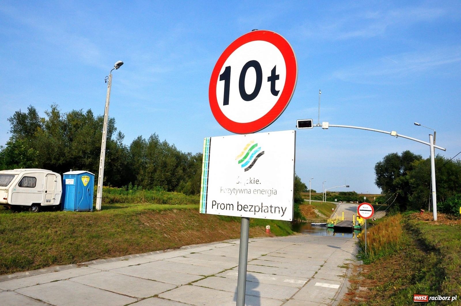 Zdjęcie w galerii na portalu naszraciborz.pl: Prom nie kursuje, wody w Odrze wciąż mało [FOTO i WIDEO]  wiadomości z regionu