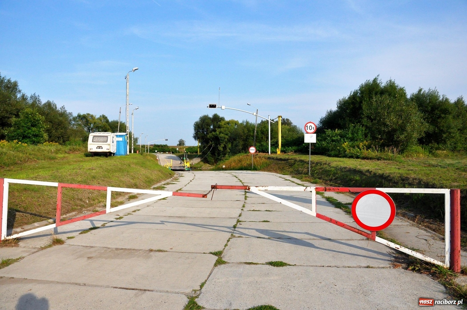 Zdjęcie w galerii na portalu naszraciborz.pl: Prom nie kursuje, wody w Odrze wciąż mało [FOTO i WIDEO]  wiadomości z regionu