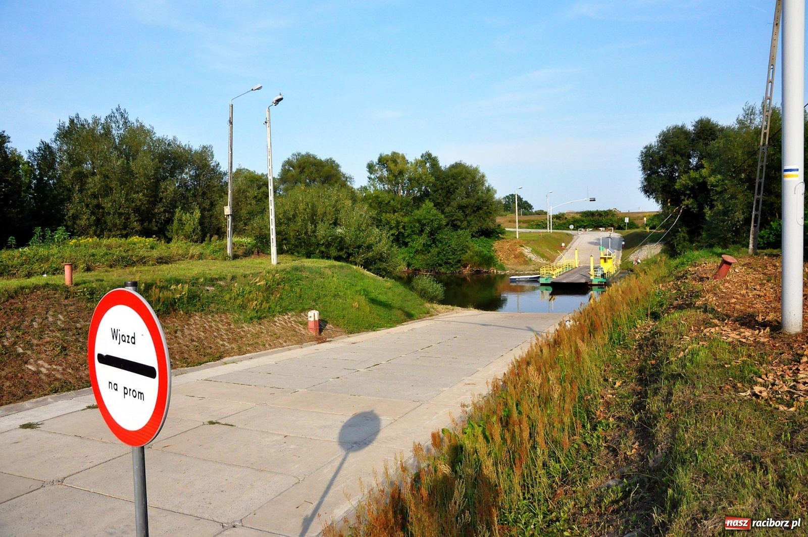 Zdjęcie w galerii na portalu naszraciborz.pl: Prom nie kursuje, wody w Odrze wciąż mało [FOTO i WIDEO]  wiadomości z regionu