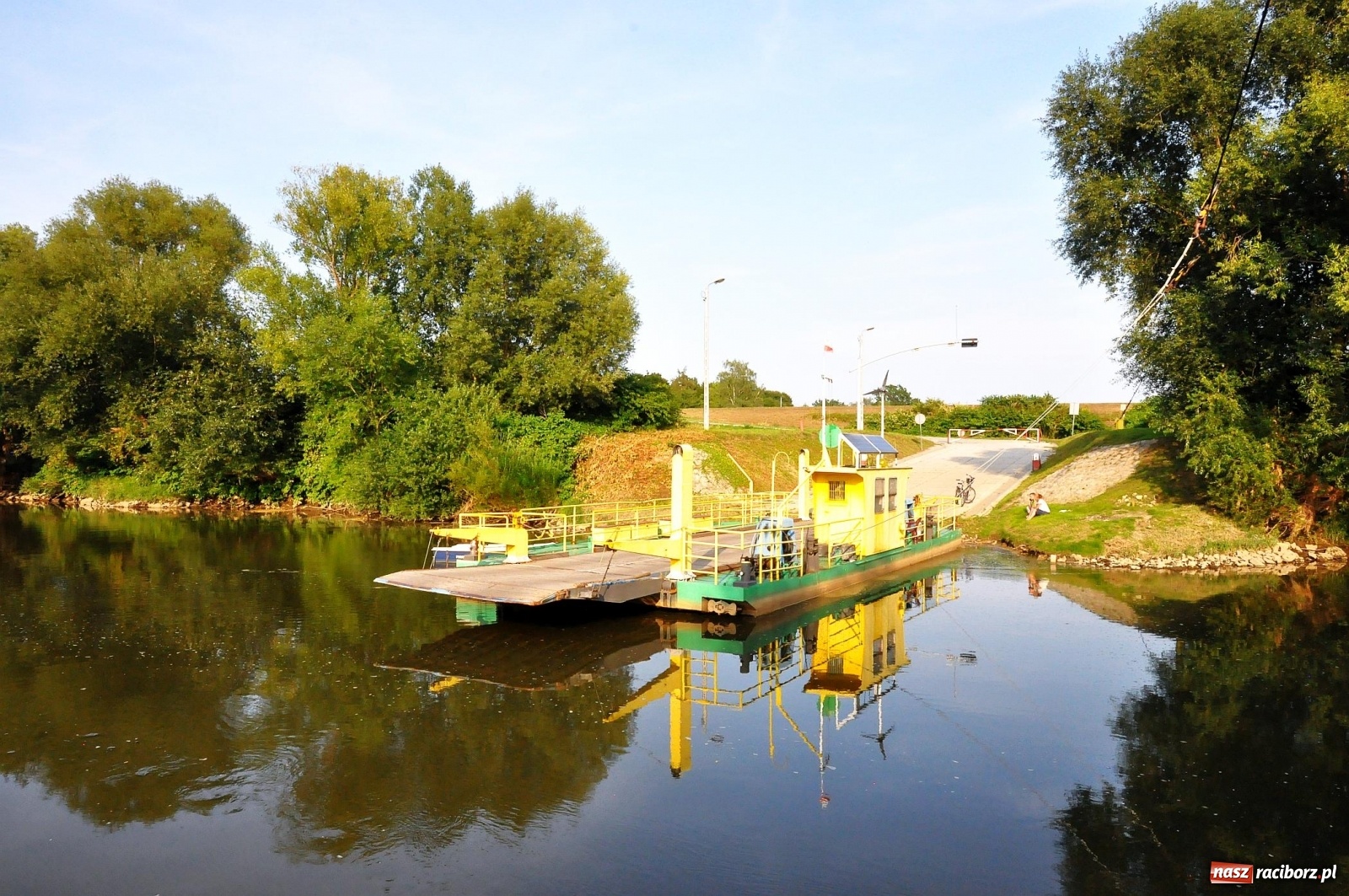 Zdjęcie w galerii na portalu naszraciborz.pl: Prom nie kursuje, wody w Odrze wciąż mało [FOTO i WIDEO]  wiadomości z regionu