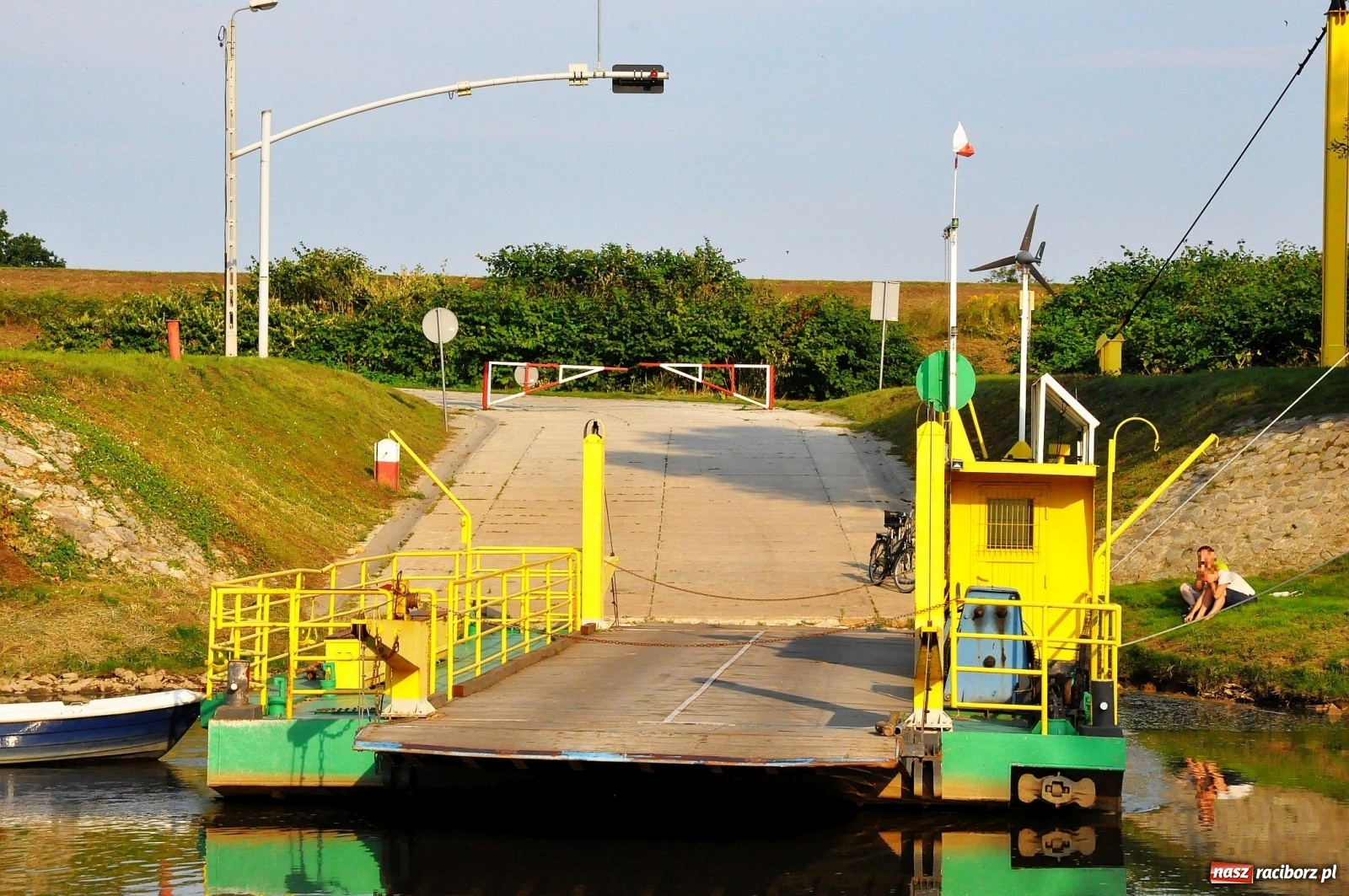 Zdjęcie w galerii na portalu naszraciborz.pl: Prom nie kursuje, wody w Odrze wciąż mało [FOTO i WIDEO]  wiadomości z regionu