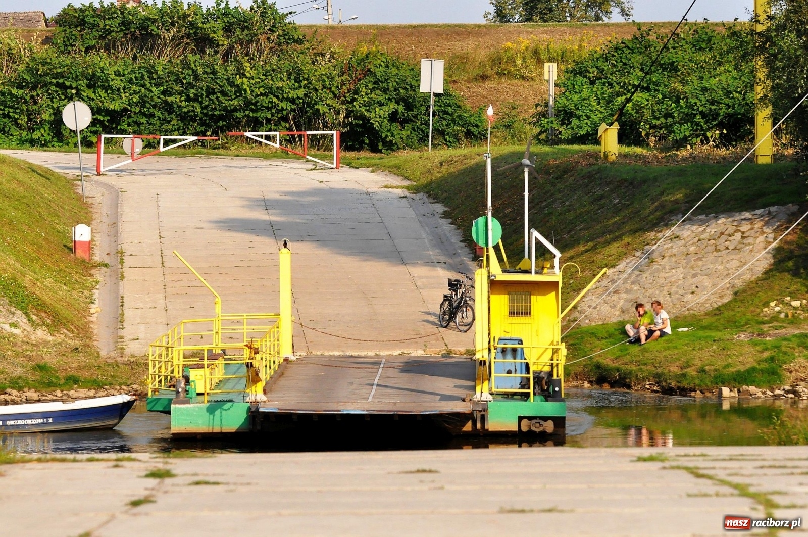 Zdjęcie w galerii na portalu naszraciborz.pl: Prom nie kursuje, wody w Odrze wciąż mało [FOTO i WIDEO]  wiadomości z regionu