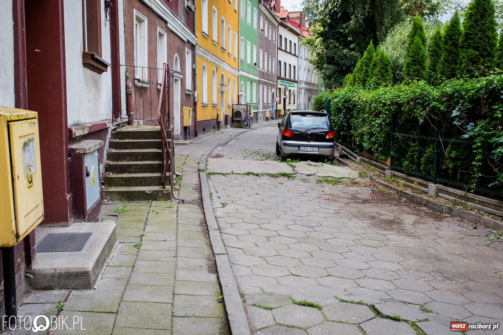 Zdjęcie w galerii na portalu naszraciborz.pl: Po drugiej stronie lustra. Raciborskie podwórka jak z trzeciego świata [FOTO] wiadomości z regionu
