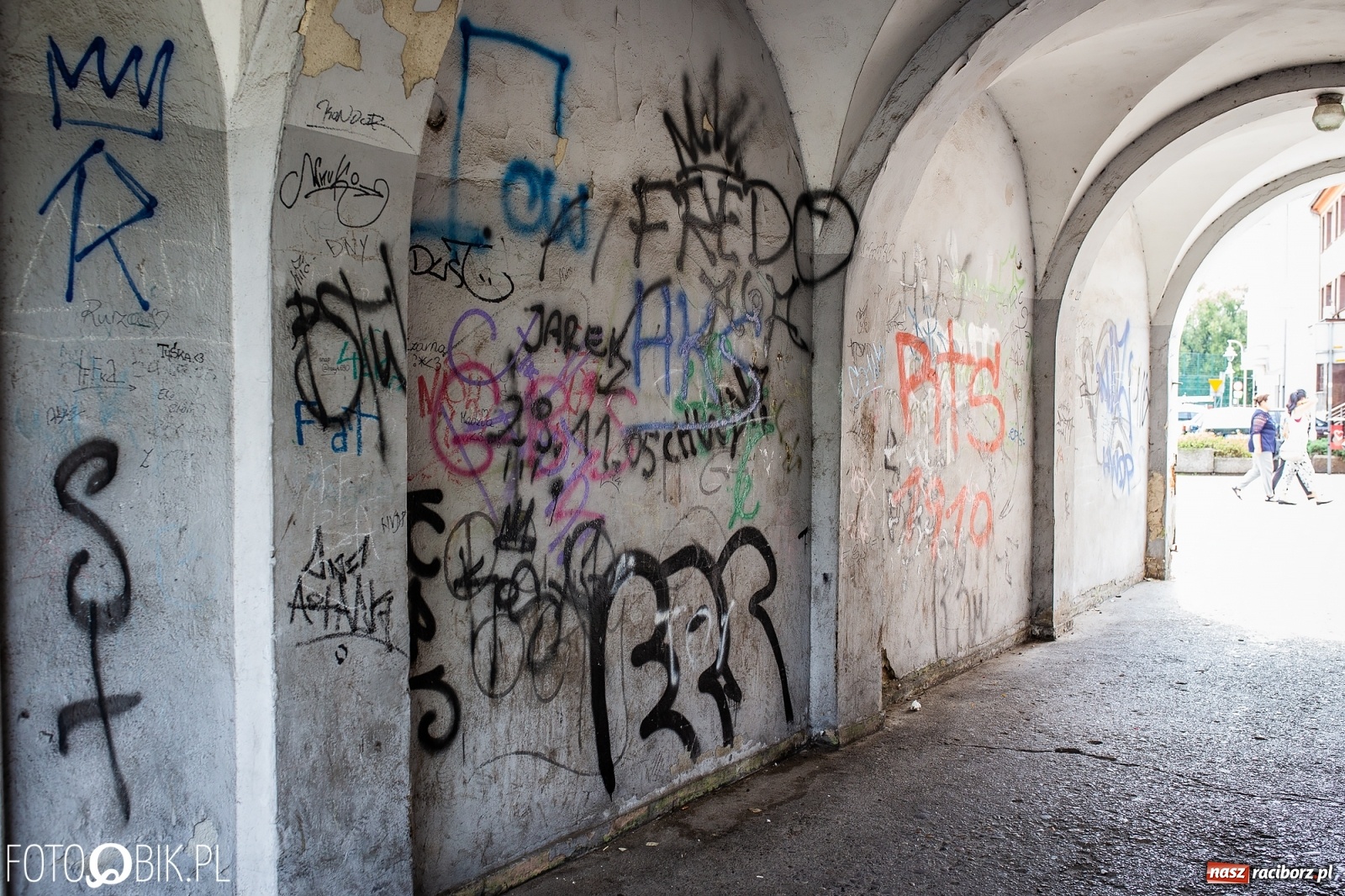 Zdjęcie w galerii na portalu naszraciborz.pl: Po drugiej stronie lustra. Raciborskie podwórka jak z trzeciego świata [FOTO] wiadomości z regionu